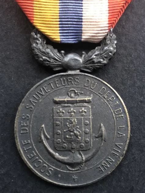 Ancienne Medaille Soci T Des Sauveteurs Du Dept De La Vienne Non