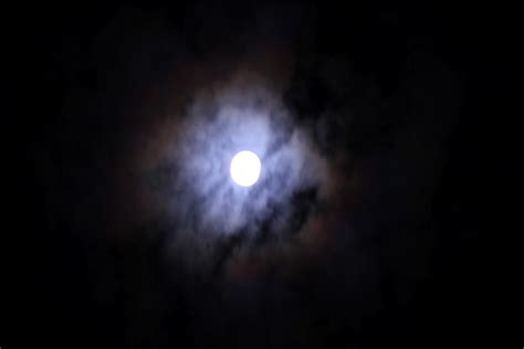 Wonderful, mystical, incredible halo around the Moon tonight ...