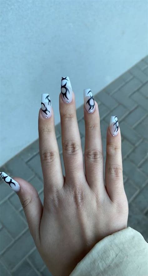 Pin By Camila Farroni On Inspo Bb In Cross Nails Hippie Nails