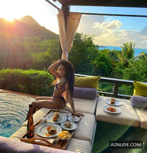 Jilly Anais Nude And Sexy Photo Collection AZNude