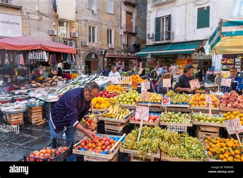 Quartieri Spagnoli Banque De Photographies Et Dimages Haute