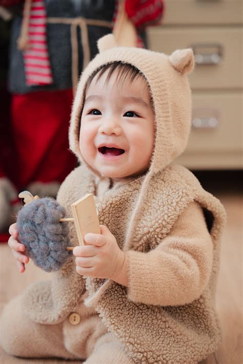 Hội chị em u mê vì con gái hot mom 9X Nam Thương đã xinh như búp bê lại còn hay tấu hề