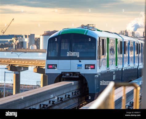 Japan Tokyo Monorail Haneda Airport Line - Japanese Monorail linking ...