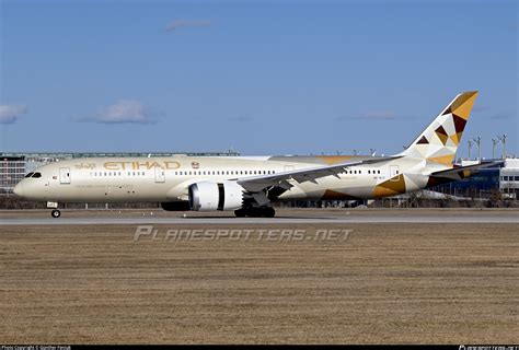 A Blo Etihad Airways Boeing Dreamliner Photo By G Nther Feniuk