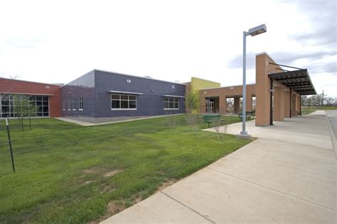 Bridgeport Elementary - Claycomb Associates, Architects