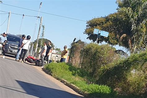 Tremendo Choque Entre Una Moto Y Un Auto Un Cadete Fue Hospitalizado