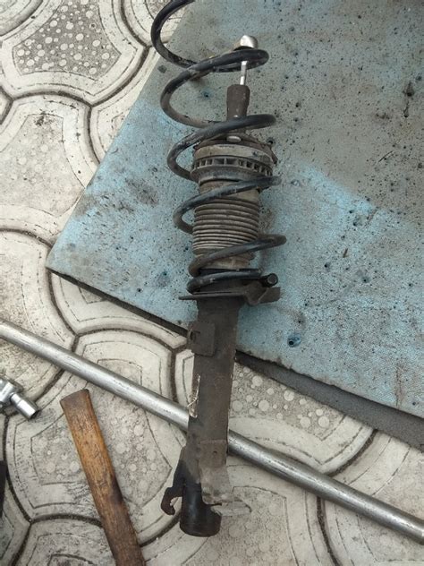 Замена передних пружин. — Ford Fiesta (Mk V), 1,3 л, 2008 года ...