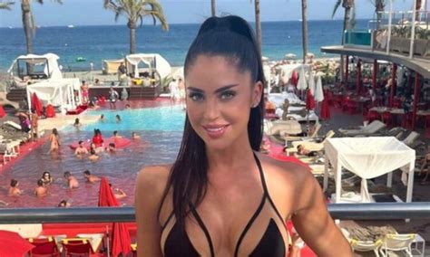 Hot Sexy Melania Puntas Bikini Pics