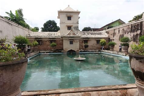 Taman Sari Water Castle • Yogyakarta "Roman Bath" (same same but different) • NOTCHBAD