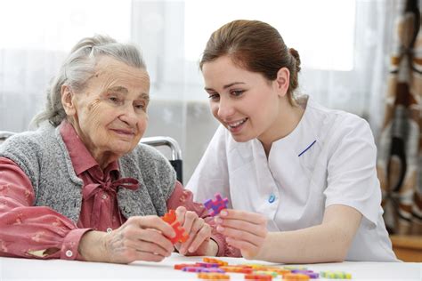 Todo lo que necesitas saber sobre los requisitos para estudiar geriatría