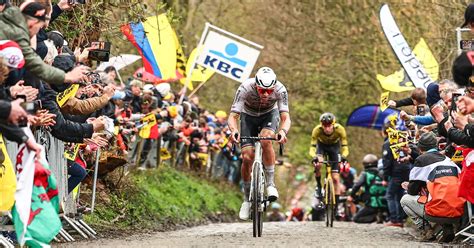 Op De Spekgladde Steile Koppenberg Maakt Crosser Van Der Poel Het