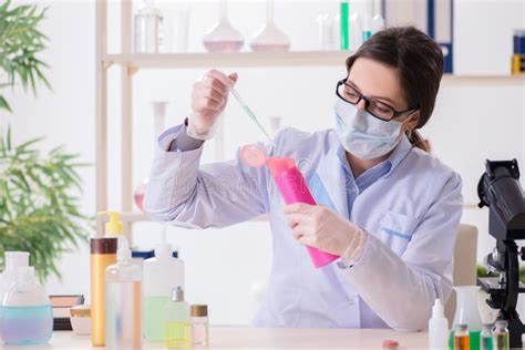 The Lab Chemist Checking Beauty and Make-up Products Stock Photo ...