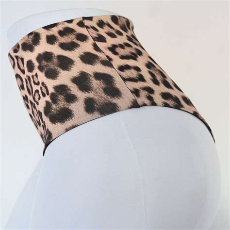 Biquíni Calcinha Hot Pants Dupla Face Stella Oncinha e preto Aina Bikini