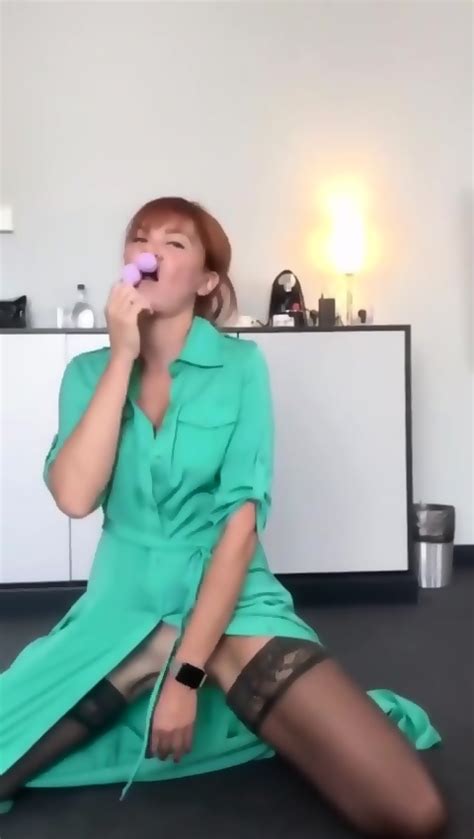 Redhead MILF Fucks Her Pussy