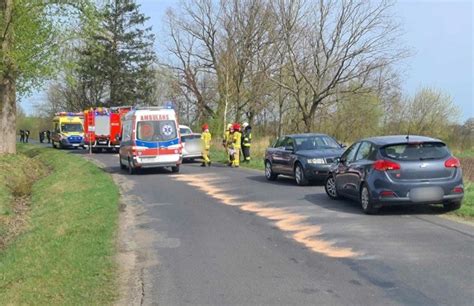 Wypadek pod Białogardem Zderzyły się dwa samochody osobowe zdjęcia