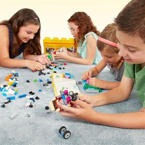 LEGO 10696 Classic Medium Creative Brick Box - Building Blocks