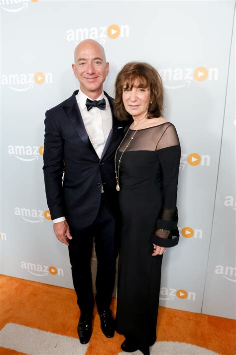 Jacklyn Bezos Gave Birth To Son Jeff At 17 And Raised Him Alone While