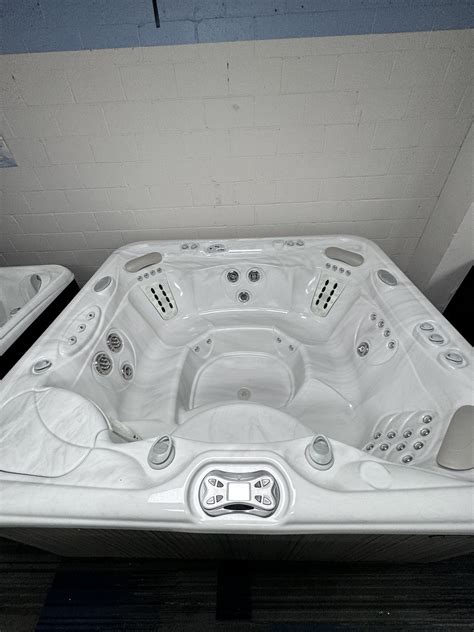 2010 Hot Spring Highlife Grandee Healthmate Hot Tubs