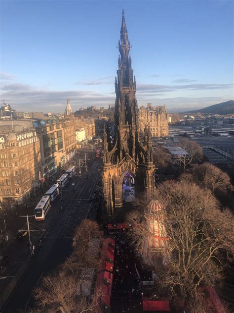 Edinburgh Christmas Market - Cindy Goes Beyond