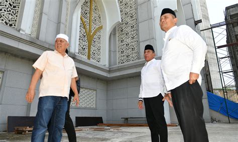 Edy Rahmayadi Minta Kontraktor Rampungkan Pembangunan Masjid Agung 15