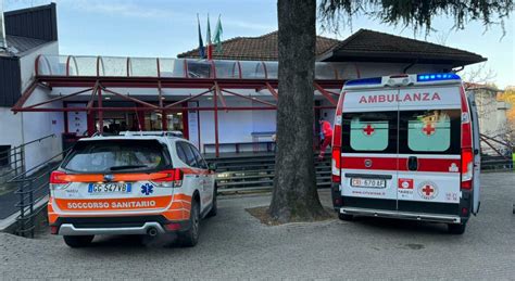 Prof Accoltellata A Scuola Da Uno Studente Arrestato Enne Con