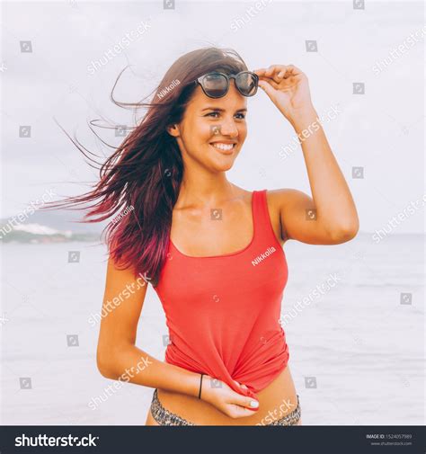 Sexy Lady Sensual Bikini Pink Tshirt Foto De Stock Shutterstock