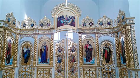 Иконостас с позолотой и детальной резьбой - Церковная лавка