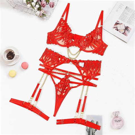 Set Lenjerie Intima Sexy Din Dantela Brodata Cu Lanturi Decorative