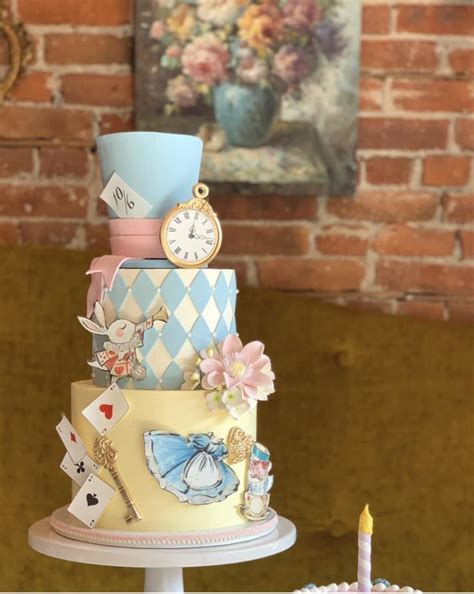 Pin By Chini Mldo On Cakes In 2024 Alice In Wonderland Cakes Alice