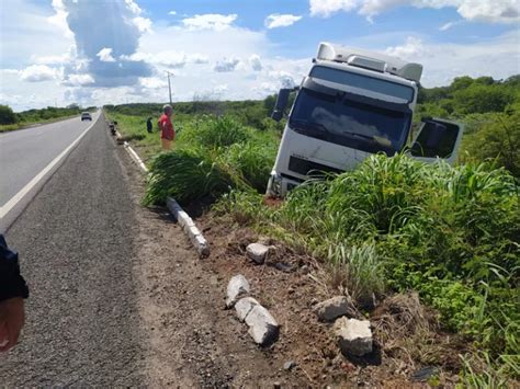 Caminhoneiro é autuado pela 11ª vez por embriaguez após causar acidente