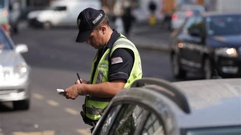 Voza I Oprez Policija Poja Ava Kontrolu Saobra Aja Uklju Ene Sve