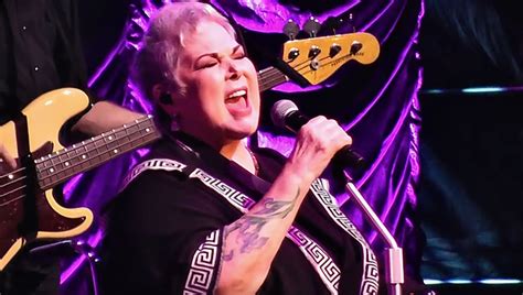 HEARTs ANN WILSON Performs In Wheelchair Following Accident; Video/Photos