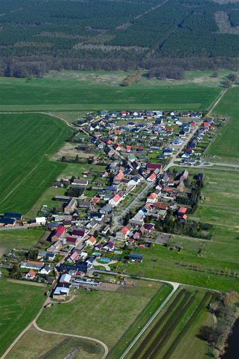 Gatow Von Oben Dorfkern Am Feldrand In Gatow Im Bundesland