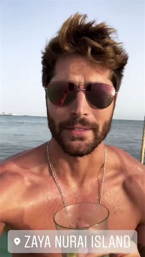 Pin de Cássia Tostes em Nick Bateman Homens de barba Homens