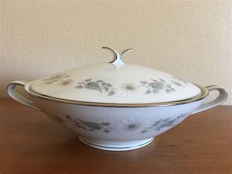 Noritake China Wellesley Round Covered Vegetable Bowl 6214 Noritake