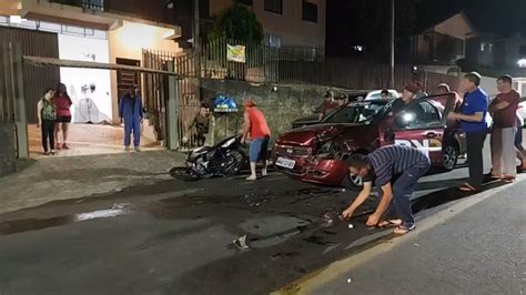 Motociclista Fica Gravemente Ferido Ao Colidir Em Carro No Bello