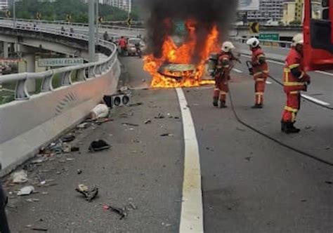 Kereta Terbabas Sebelum Terbakar Sepenuhnya Pemandu Maut Rakan