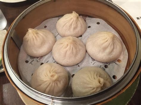 Premium Photo Close Up Of Chinese Dumplings In Bamboo Bowl