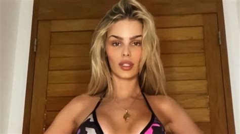 Yasmin Brunet Exibe Tatuagem Ntima Ao Postar Clique De Biqu Ni Na Praia