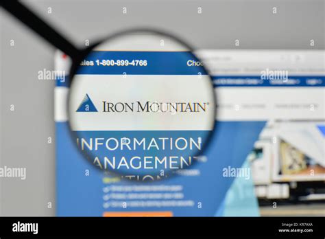 Iron mountain logo hi-res stock photography and images - Alamy