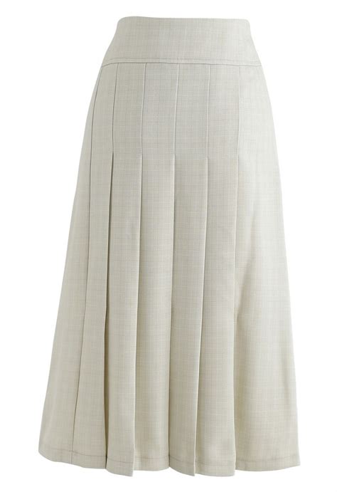 Favor The Feminine Pleated Midi Skirt In Cream Retro Indie And