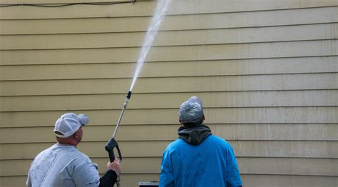 Tips For Pressure Washing Vinyl Siding The Powerwashing Kings