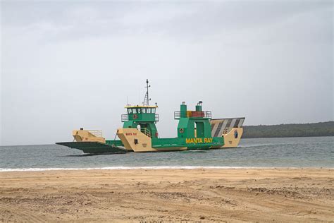 At High Tide The Ferry Manta Ray Between Inskip Point An Flickr