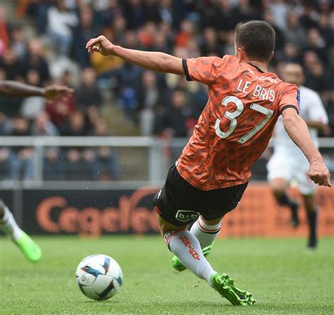 Football Ligue Lorient Surprend Monaco Avance