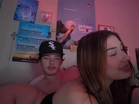 Sugatitit Naked Stripping On Cam For Live Sex Video Chat Gyrls