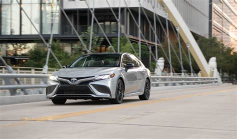 Honda Accord Lx Contre Toyota Camry Le Bagarre Avec Les