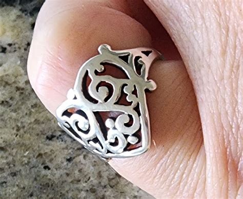 James Avery Retired Fancy Scrolled Heart Ring Size Gem