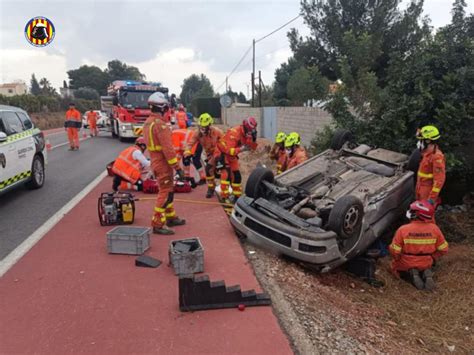 Un Hombre Herido Al Volcar Y Quedar Atrapado En Su Veh Culo En La Cv