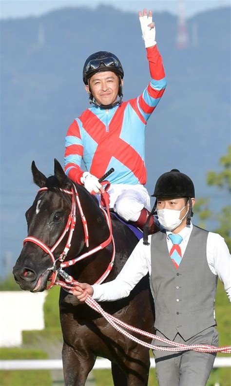 コントレイルが菊花賞v 史上3頭目の無敗3冠馬に 父ディープに並ぶ 写真特集66 毎日新聞