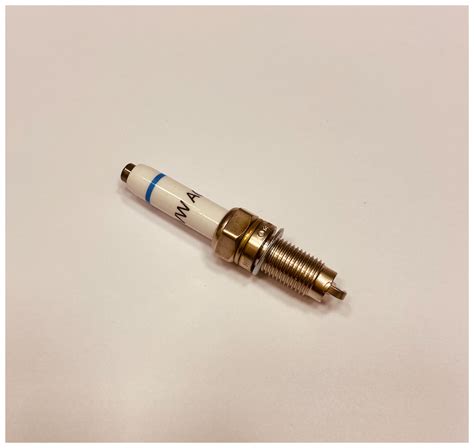 Свеча зажигания VAG 04C905616D 1 шт. — купить в интернет-магазине по ...